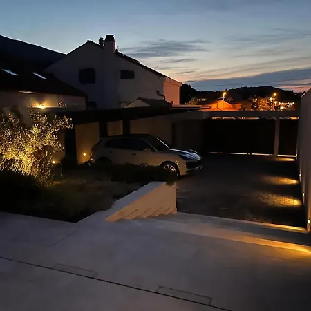 Amorosa, Luxury With Large Heated Pool & Sea View, Losinj Island