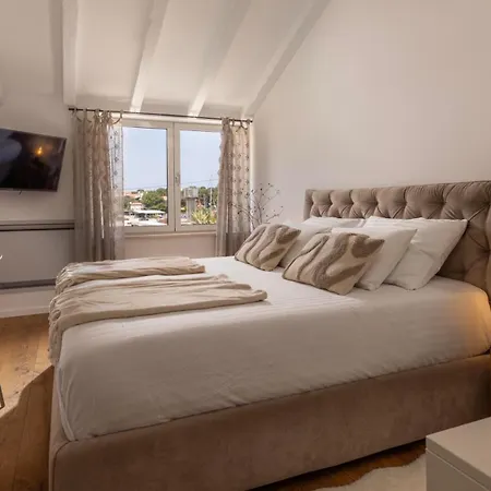 Amorosa, Luxury With Large Heated Pool & Sea View, Losinj Island