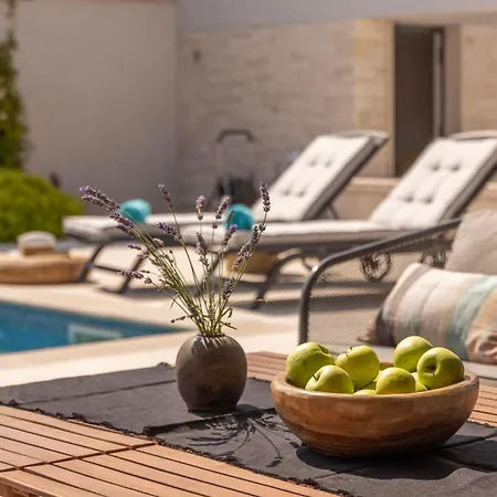Villa Amorosa, Luxury With Large Heated Pool & Sea View, Losinj Island Nerezine