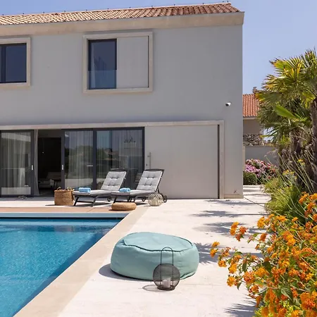 Amorosa, Luxury With Large Heated Pool & Sea View, Losinj Island Nerezine