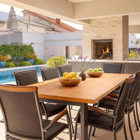 Villa Amorosa, Luxury With Large Heated Pool & Sea View, Losinj Island Nerezine