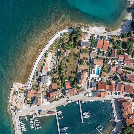 Villa Amorosa, Luxury With Large Heated Pool & Sea View, Losinj Island